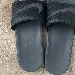 Men Nike airfoam all black slides